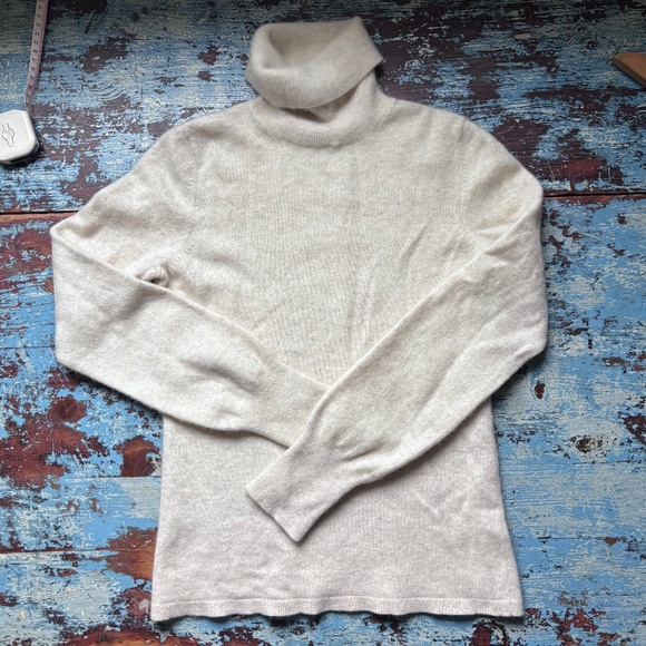ANN TAYLOR 100% Cashmere Turtleneck Sweater Oatmeal - Picture 3 of 6